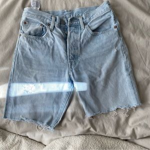 Levi’s 501 mid thigh shorts